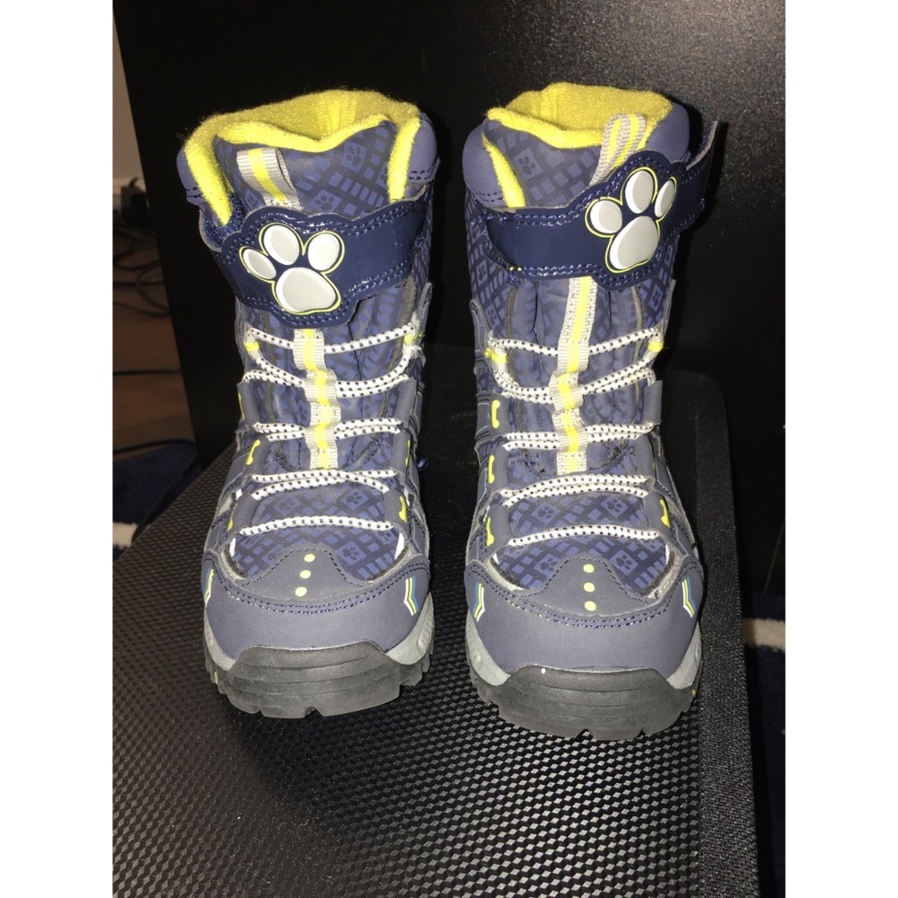 NWOT Paw Patrol Light Up Snowboots